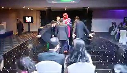 7 frères offrent à leur sœur un cadeau de mariage inoubliable