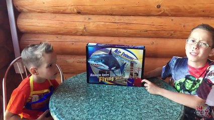 BIG FLYING SHARK.  Brothers are at danger!  How to get saved  Fun video for kids. 123abc KidsToy TV-rWesQWMl01k