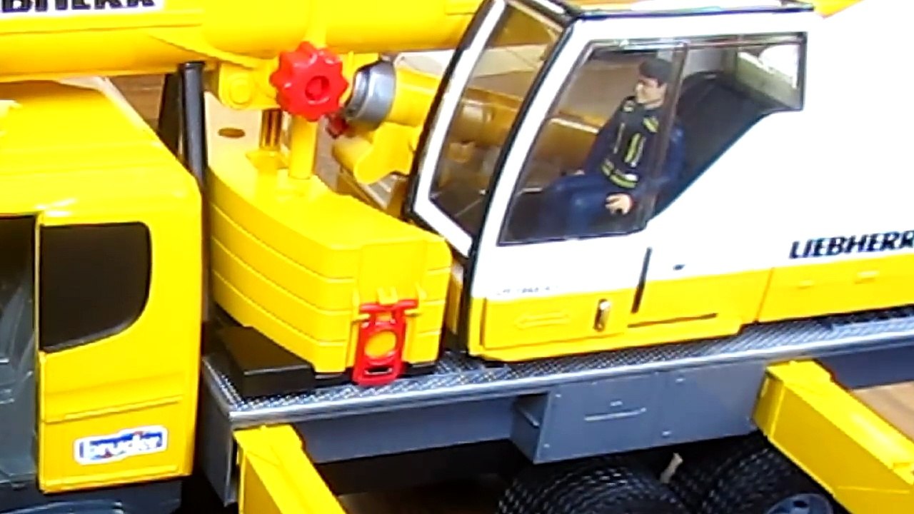 Big truck crane from Bruder  SCANIA  Liebherr Toy  Review  Technology for kids-seRqQst7ZkY