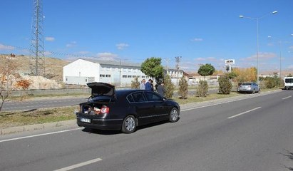 Bakan İsmet Yılmaz'ın konvoyunda trafik kazası