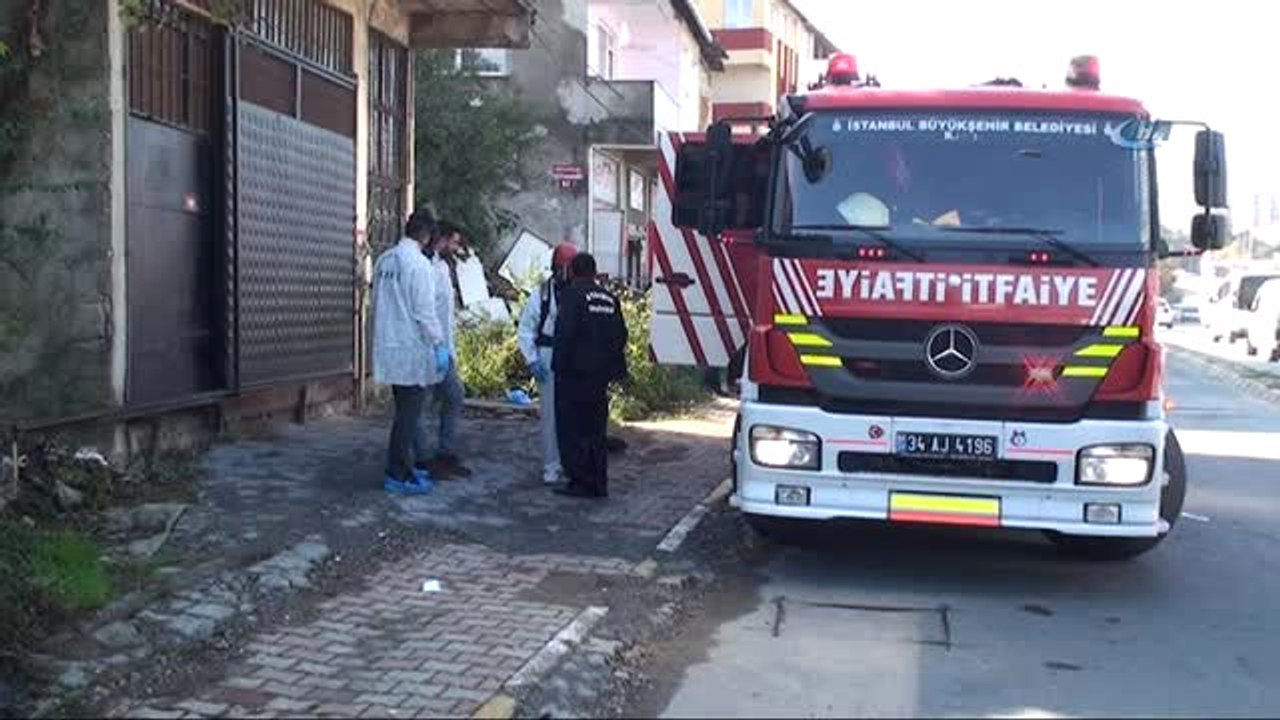 Tüm Mahalleyi Saran Kokunun Geldiği Evden Çürümüş Ceset Çıktı