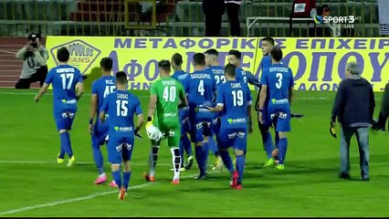 Κατάθεση λουλουδιών στη μνήμη Μπλιώνα από τους παίκτες του Απόλλωνα Λάρισας (Απόλλων-ΑΕΚ 2017-18 Κύπελλο)