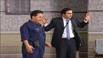 لما عيل صغير يعوم جنبك " هى المايه سخنت ليه .. انا سخنتها "... #تياترو_مصر