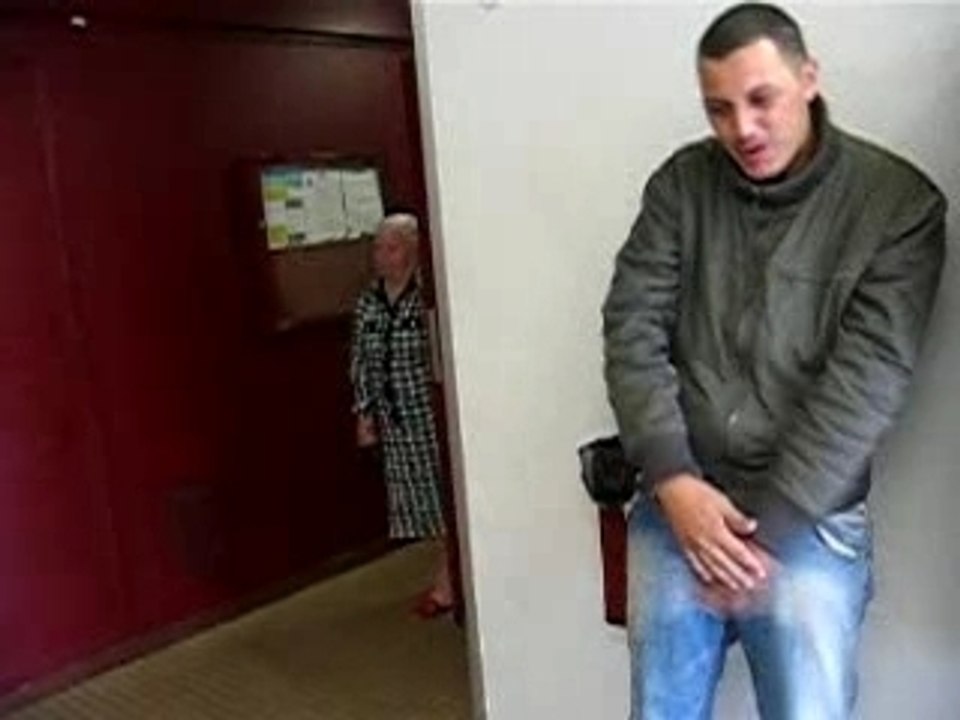 clip rap game sur ecoute vol 2 avec dame qui passe lol !