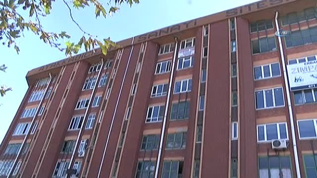 İkitelli Aykosan Sanayi Sitesi'nde Bulunan Bir Kağıt Deposunda Henüz Belirlenemeyen Nedenle Yangın...