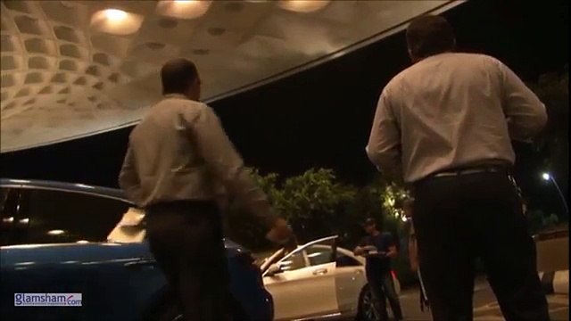 261.Gauri Khan spotted with AbRam and Suhana at the airport