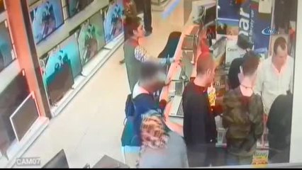 Çocuğa Göz Göre Göre Hırsızlık Yaptırdı...o Anlar Kamerada
