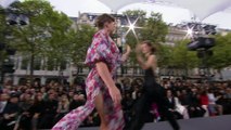 Mademoiselle Agnès au défilé L'Oréal sur les Champs Elysées