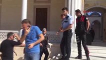 Adana Sabancı Merkez Camisi'nde Asılsız Canlı Bomba İhbarı