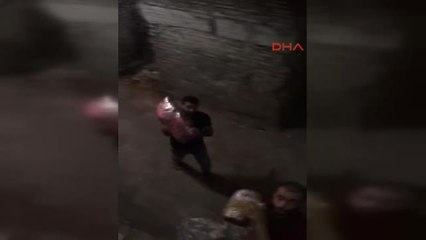 Hamal Kılığındaki Polis 800 Kilo Kaçak Nargile Tütünü Buldu