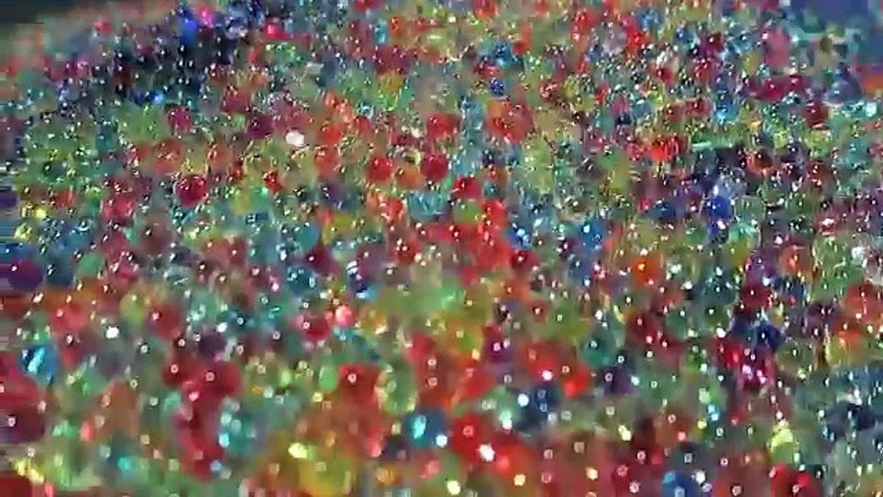 Spiderman & Frozen Elsa vs ORBEEZ BATH! w/ Joker PRANK, Maleficent Superhero Fun