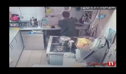 Düdüklü tencere bomba gibi patladı... O anlar kamerada