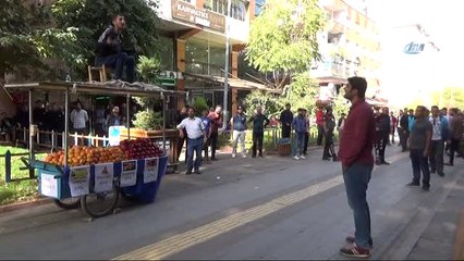 Kendini Bıçaklayıp, Yakmaya Çalıştı