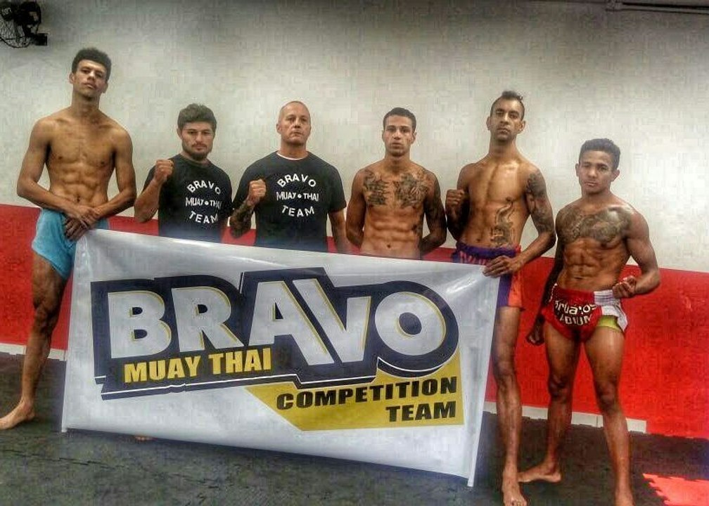 Mc Guinho -  Pronto pro Combate  (Bravo Team)