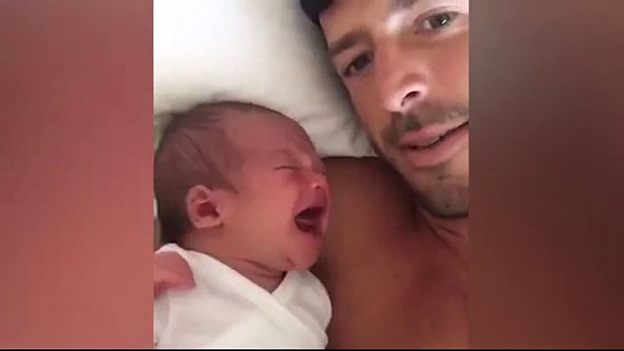 This father stops his baby crying in sec