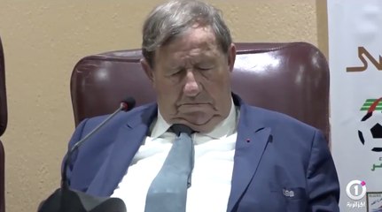 Algérie : Quand Guy Roux s'endort pendant une conférence de presse