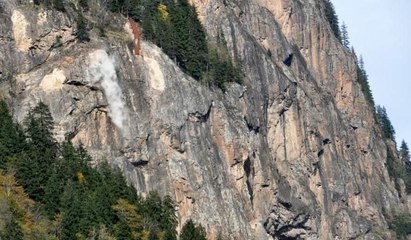 Trabzon Valisi'nin Sümela'da 'Yok' dediği patlatma görüntülendi