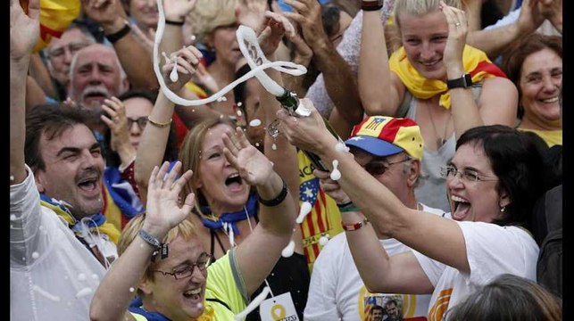 Cris de joie à Barcelone à l'annonce de l'indépendance de la Catalogne