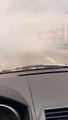 Ce conducteur pense se trouver dans un épais brouillard mais en fait non... C'est juste un bus en feu
