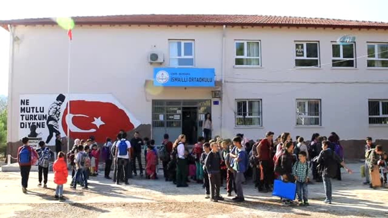 Uyuşturucu Kullandığı İçin İşten Atılan Atılan Hizmetli, "Komşum Verdi, Çiçek Tohumu Diye Ektim Ne...