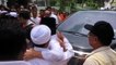 Shafie Apdal greeted at his house by his supporters