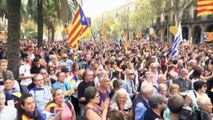 Les élus catalans entonnent l'hymne de la Catalogne après le vote de la motion d'indépendance