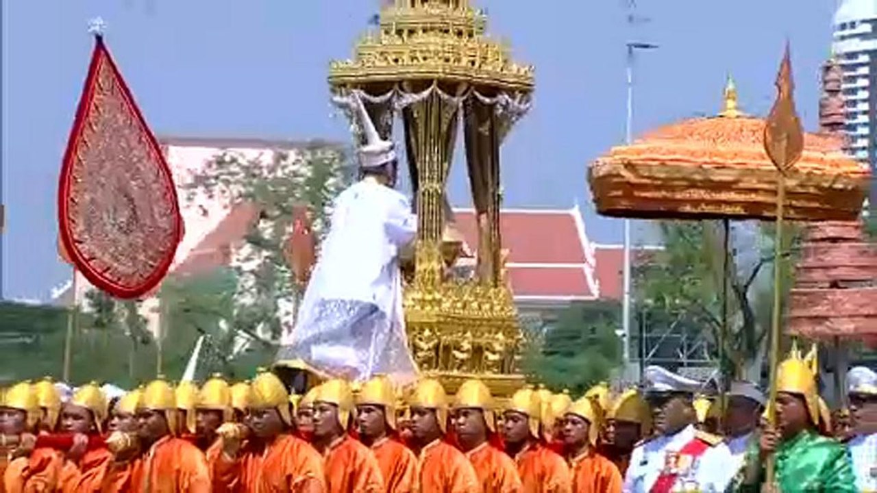 La crémation fastueuse de l'ancien roi de Thaïlande