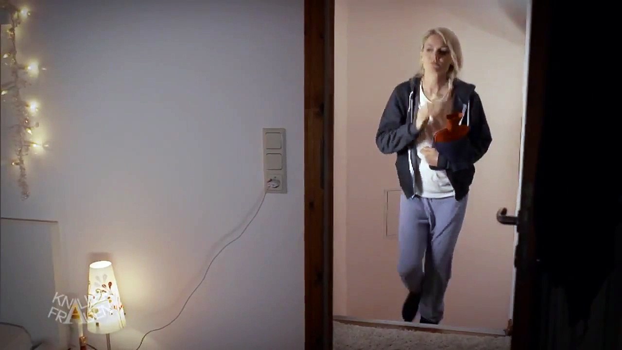 Heiße Bettszene [subtitled] | Knallerfrauen mit Martina Hill