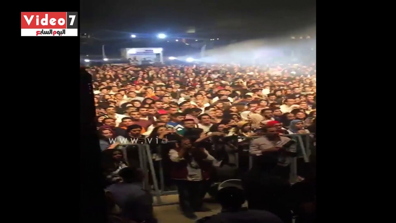 هيفاء وهبى تتعرض لموقف محرج يجبرها على الرقص بدل الغناء .. تعرف على السبب