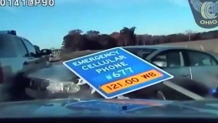 Cet enfant de 10 ans vole la voiture de sa maman et se lance dans une course-poursuite avec la police