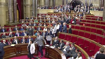 카탈루냐·스페인 정면충돌...독립국 선포하자 곧바로 자치권 몰수 / YTN