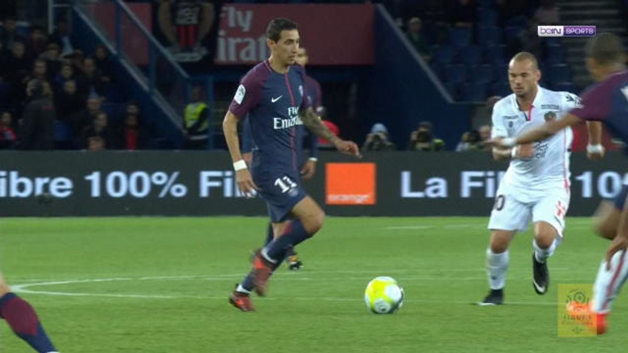 Di Maria provides sublime assist for Cavani