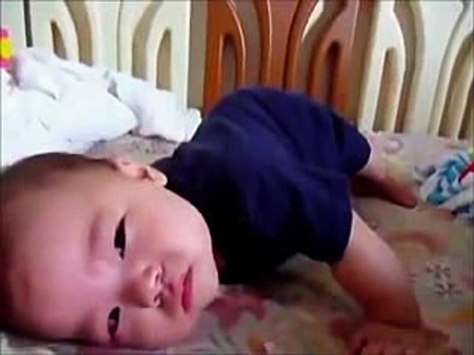 【面白動画 赤ちゃん】カワイイ★泣く！笑う！赤ちゃん動画集【鬼爆笑！オモシロ動画チャンネル】
