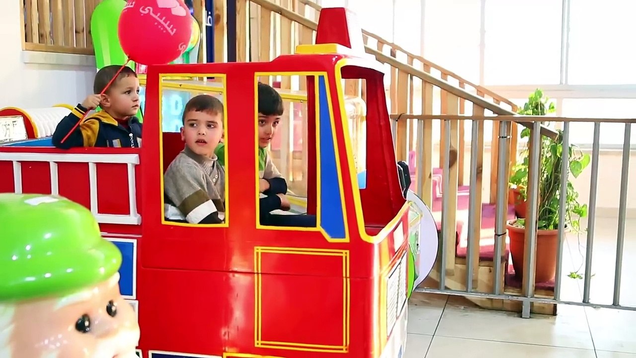 The wheels on the bus go round and round song - Nursery Rhymes for Children-Pmof4UzVdeY