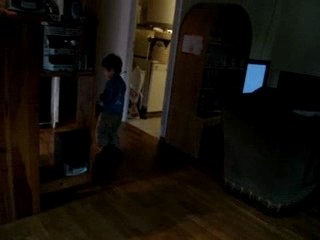 Lyam marche au pas 3 ans