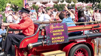 Descendants 2 Disneyland Parade Dove Cameron Sofia Carson- Disney Princess Makeup-loabMo07rBg