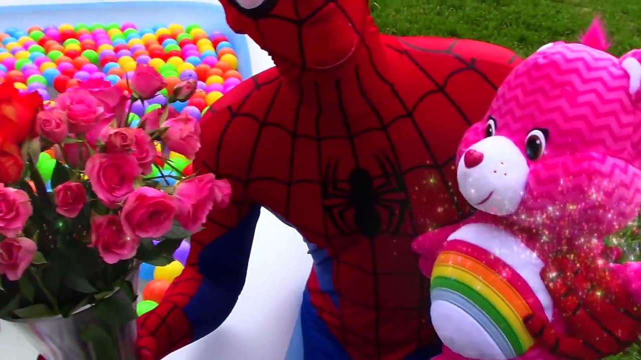 Spiderman & Elsa surprise pool date w/ pink spidergirl, elsa baby, godzilla, snow white, maleficent