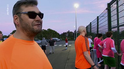 Re: Die Dicken kicken - Wie Briten gegen ihr Fett kämpfen (Doku)