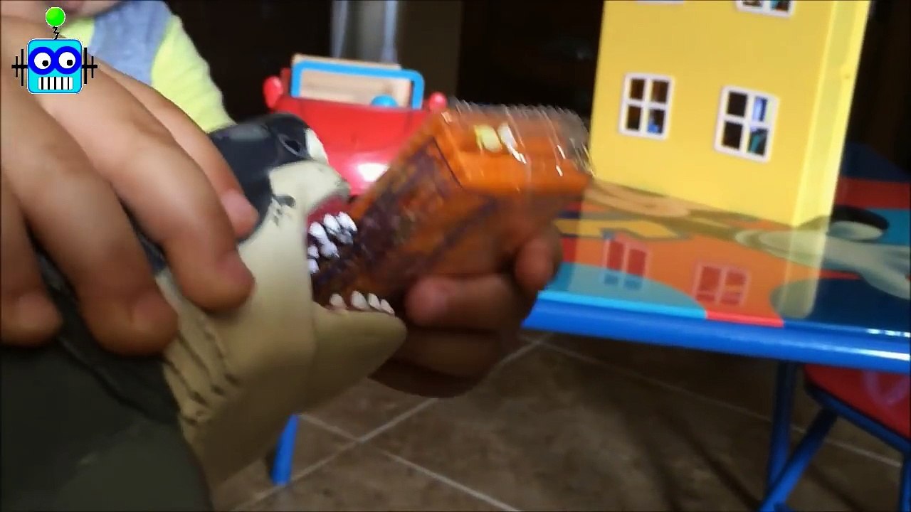 Shark Toy Has Fun with Labrador Puppies!!!-2E8OG64mbN0
