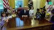 Trump reçoit des enfants à la Maison Blanche: 