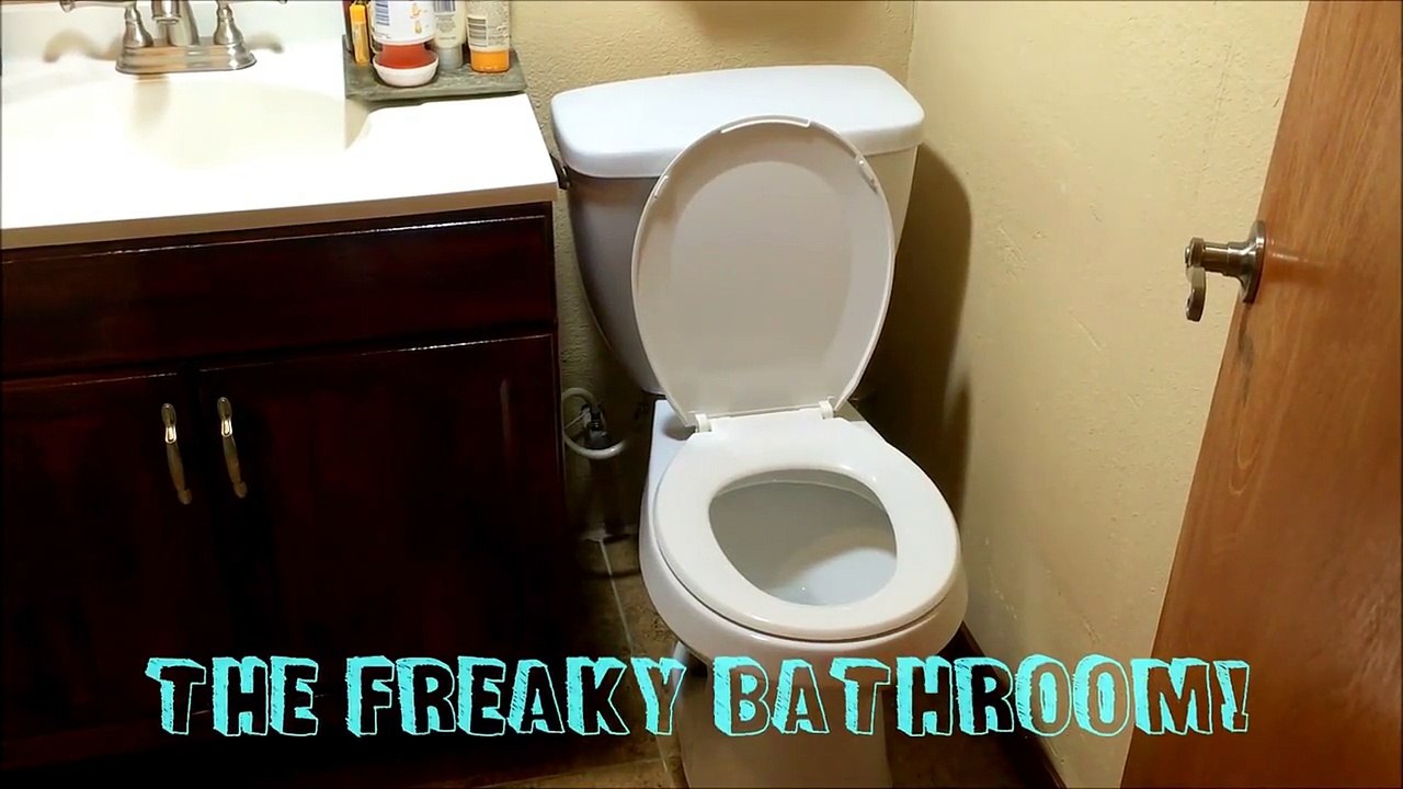 Giant Bugs VS Shark in Bathroom!!! Kids Toys-qz2Sfw2d8Bw