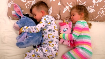 Spider Attacks kids! Are you sleeping song nursery rhymes for children Learn Colors with baby songs-Mjo0ZakMbPs