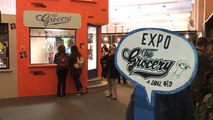 Les auteurs de The Grocery découvrent l'exposition