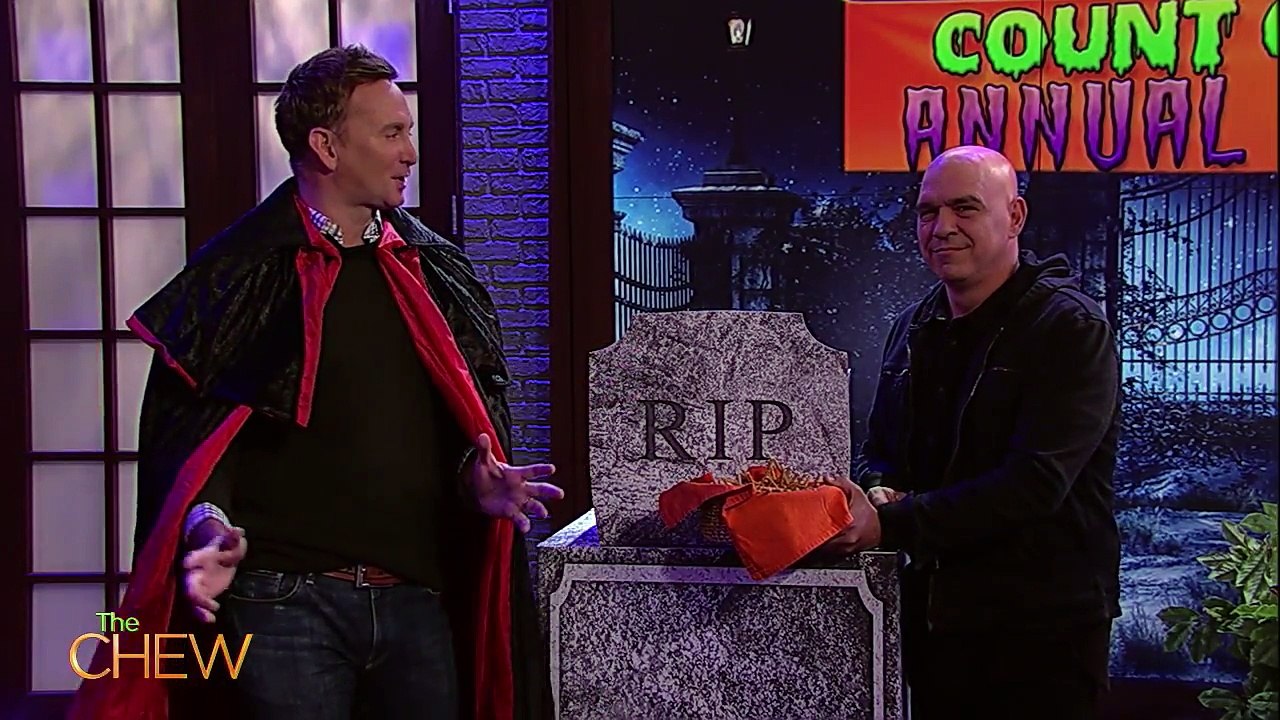 Count Clinton Kelly Solves Halloween Problems | The Chew