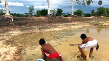 Survival Fishing - Amazing Children Catching Fish By Hand - How To Fishing in Cambodia