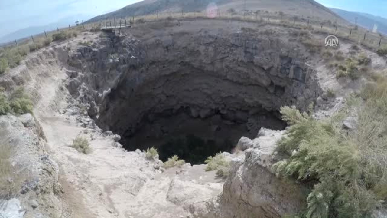 Doğunun Dev Çukuru Turistleri Cezbediyor