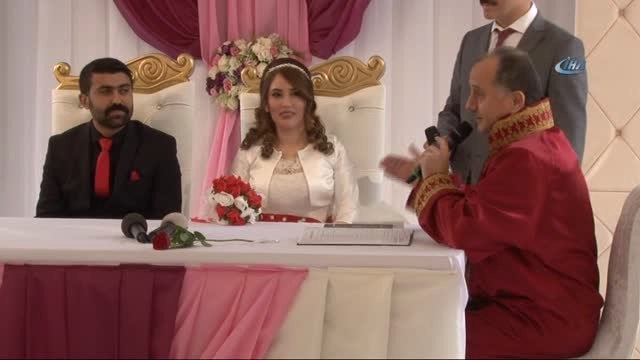 25 Çift Aynı Anda Mutluluğa Evet Dedi