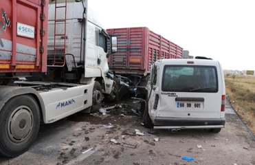 Aksaray'da 20 Araç Birbirine Girdi: 2 Ölü, 22 Yaralı