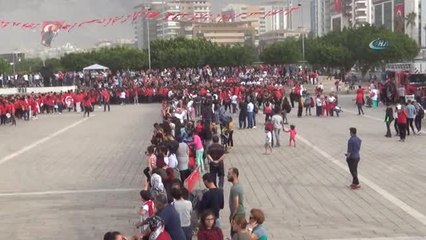 Bin 923 Gönüllüden Dev Türk Bayrağı Rekoru