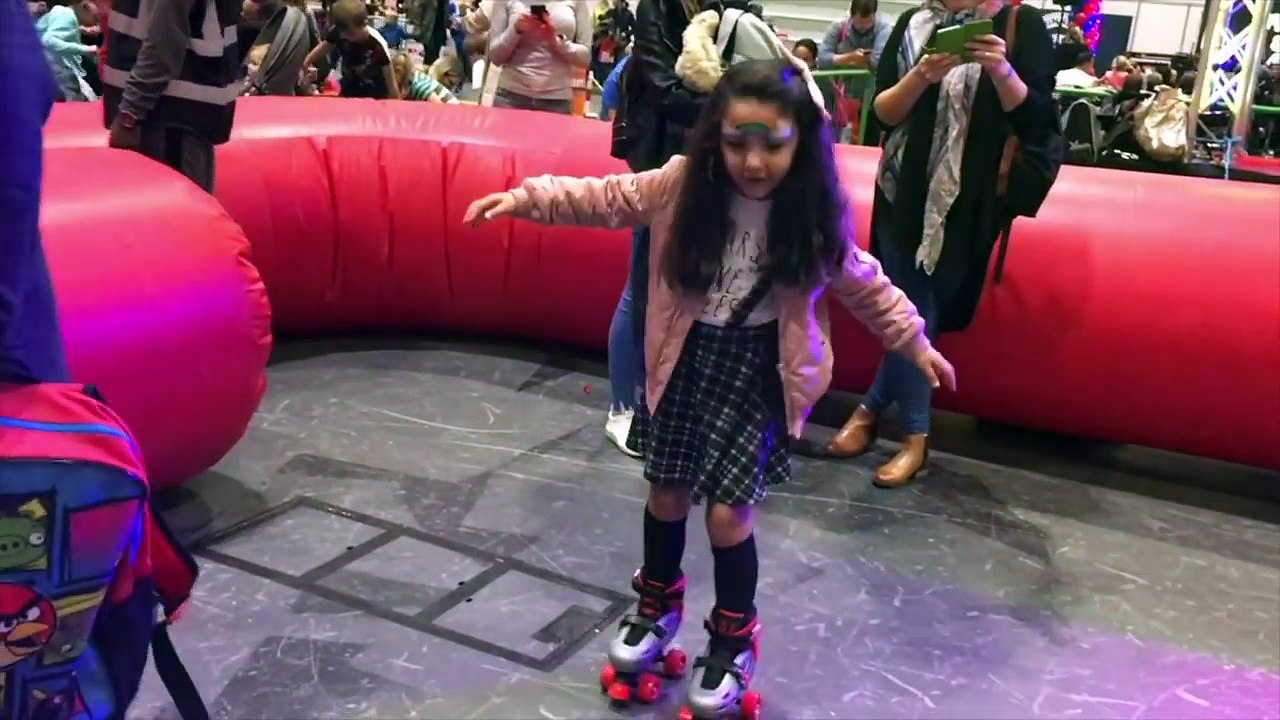 MEETING TIANA FROM TOYS AND ME PLUS NEW HALLOWEEN SHOPKINS OPENING